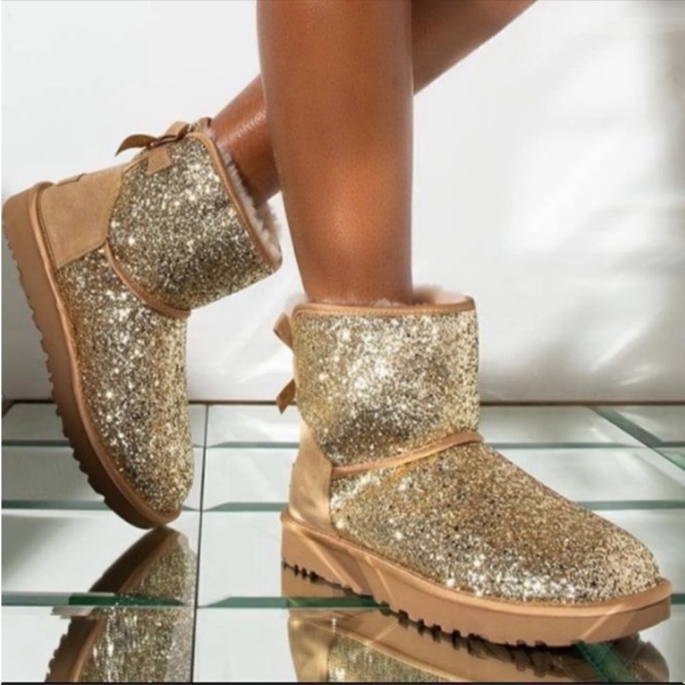 UGG AUSTRALIA Gold Sparkle Classic Mini Bow Cosmos Sheepskin Boots